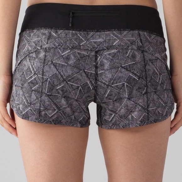 Lululemon Speed Short Formation Alpine White Black NWT Size 6 - Picture 1 of 8